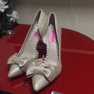 Betsey Johnson gold sparkling heels , size 8.5 new